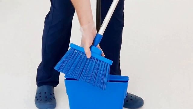 Совок-ловушка HACCPER с крышкой и фиксатором щетки