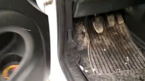 Дёргает педаль сцепления