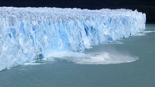 Падение льда. Ледник Перито-Морено. смотреть онлайн