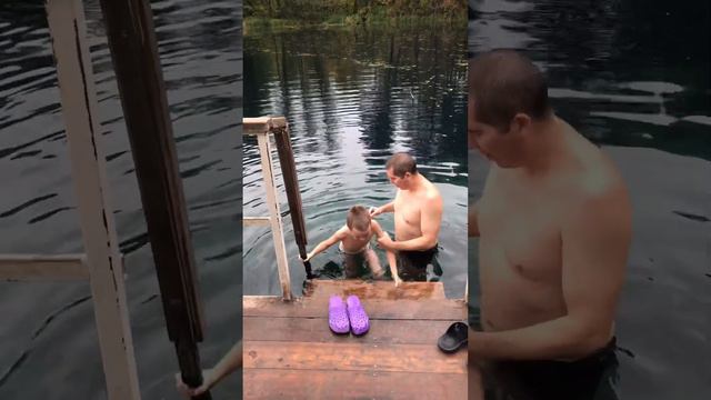 Казань. Голубое озеро. Купание в холодной воде. смотреть онлайн