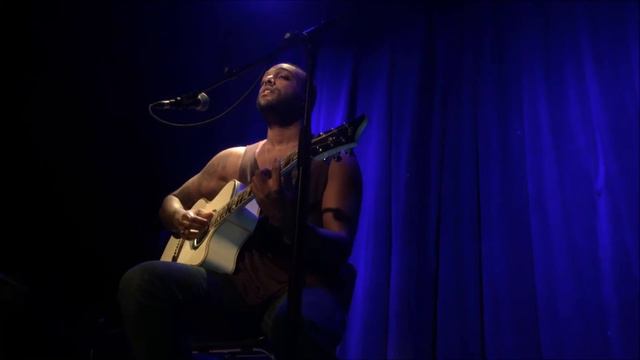 Slow Down - Austin Brown Microphone & Guitar Live in Paris смотреть онлайн