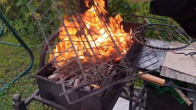 Чистка решетки для барбекю. Быстро и эффективно! Нпучил сосед, теперь делаю так всегда! смотреть онлайн