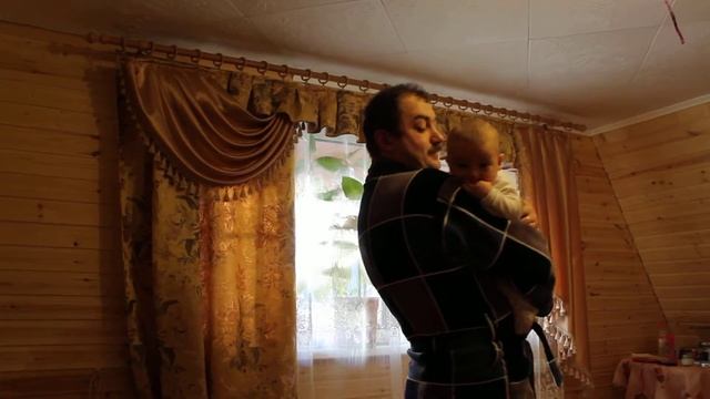 малышу 4 месяца - он поёт с папой смотреть онлайн