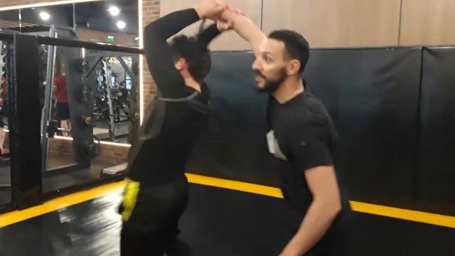 Ножевой бой, и что делать? смотреть онлайн