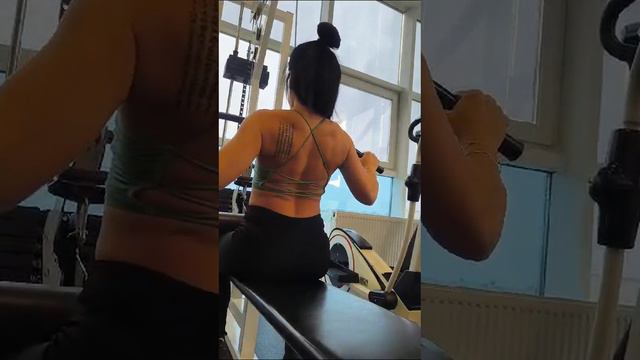 Тренировка  всем спорта  спорт девушки тренировка