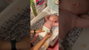 Как правильно надевать подгузник