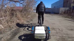 Велоприцеп Кузовок по неровной поверхности