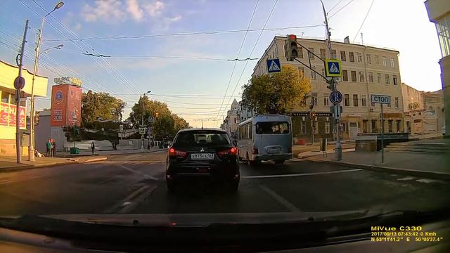 Х875КА 163 RUS и Н144УК 163 RUS проезд на запрещающий сигнал светофора смотреть онлайн