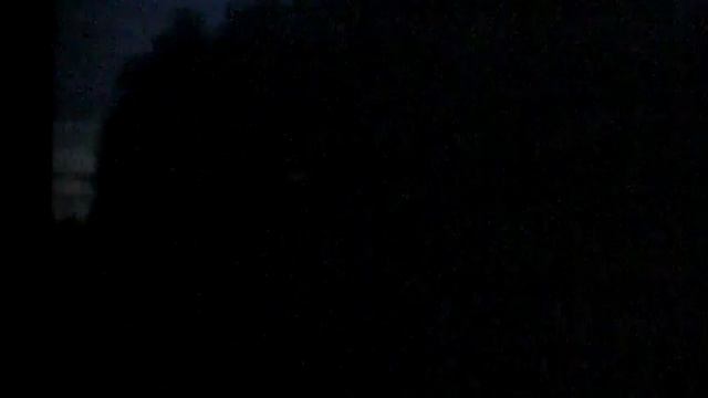 Ранний рассвет из окна поезда. смотреть онлайн