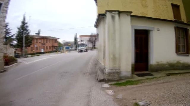 По миру без денег .Италия. Дальнобои не хотят и нашёл поле с капустой. смотреть онлайн