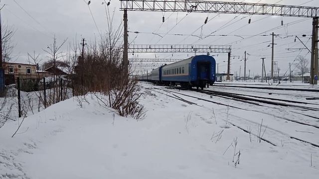 KZ4Ac-0025(тчэ-11 Астана) с поездом 146 Омск Караганда отправляется со станции курорт боровое смотреть онлайн
