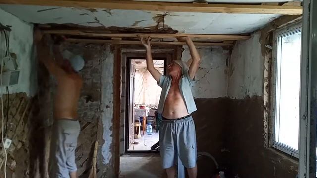 № 2 Монтаж деревянных направляющих для гипсокартона. Ремонт в старом доме смотреть онлайн