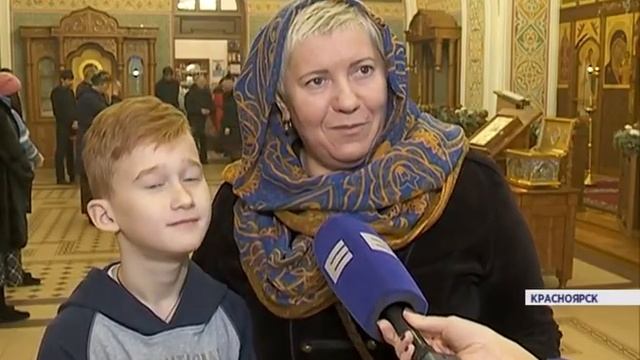 В красноярском храме Иоанна Предтечи работает священник-сурдопереводчик