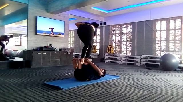 Акро Йога занятия в Индии смотреть онлайн