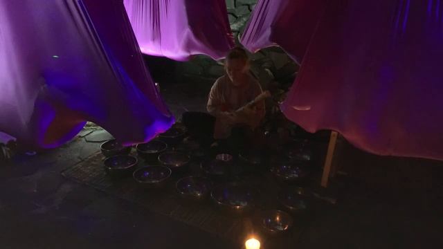 «Возвращение потерянной части души» - звуковой сеанс в гамаках с поющими чашами, бубном, глюкофоном смотреть онлайн