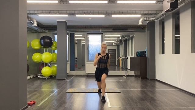 Выпады назад с толчком ноги вперёд смотреть онлайн