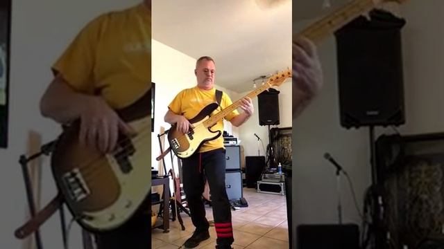 Foo Fighters Monkey Wrench Bass Cover (Fender Custom Shop Precision) смотреть онлайн