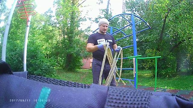 Учимся подтягиваться на одной руке с помощью резиновых жгутов. смотреть онлайн