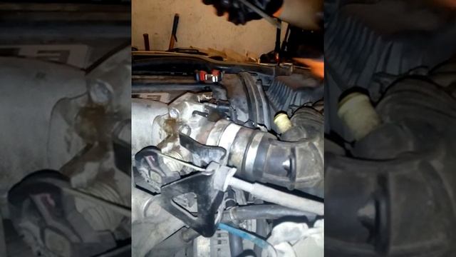 Замена штуцеров, обогрева дроссельной заслонки Деу Нексия, Ланос. смотреть онлайн