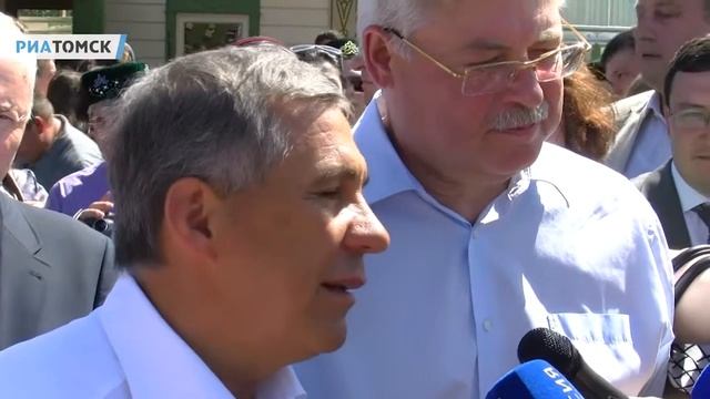 Гости Сабантуя в Томске отведали огромный чак-чак и сразились за авто