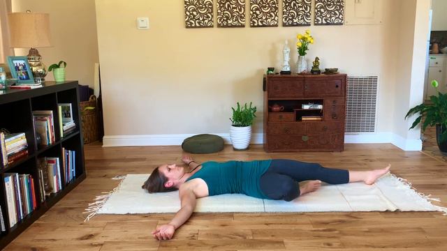 Yoga & Movement for Sleep смотреть онлайн