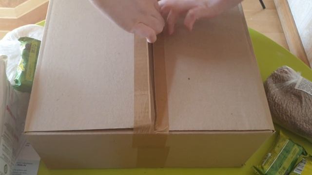 Подробное видео о сухом пайке для льготных школьников Москвы смотреть онлайн