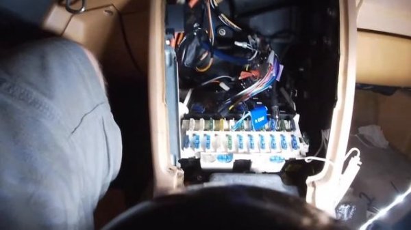 Volvo 940 Fuse Panel Removal