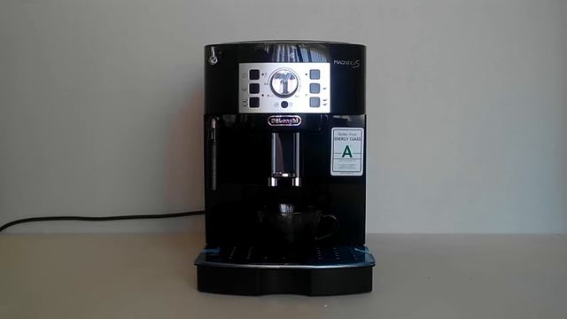 Пошаговое приготовление кофе на кофемашине Delonghi ECAM 22.110 смотреть онлайн