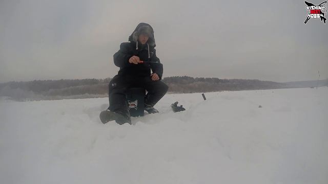 Снасть Паровоз. Когда не клюет рыба Зимняя рыбалка на реке в январе смотреть онлайн