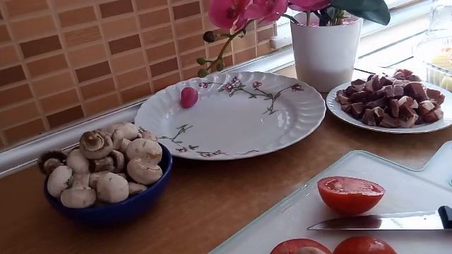 Запеченые грибы с овощами и сердцем. смотреть онлайн