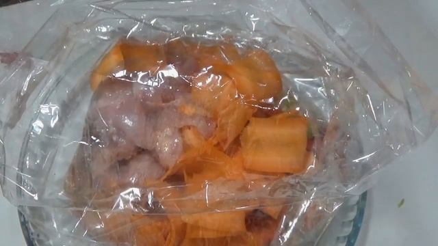 Куриное филе с перцем кабачком морковью луком и острым соусом.Кто любит остренькое. смотреть онлайн