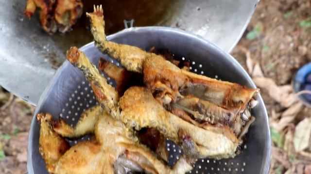 Awesome Cooking Frog Soup Delicious Recipe - Cook Frog Recipes - Village Food Factory смотреть онлайн
