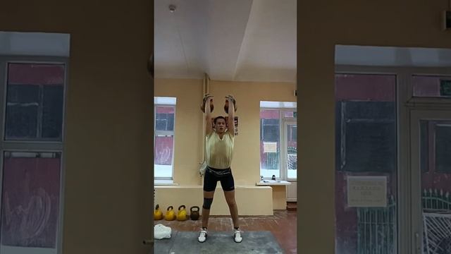 Толчок гирь 28 кг. Циклы. 1 мин/1 мин - 15 подходов. Общий объём 180 п. Средний темп ~ 12. Трень... смотреть онлайн