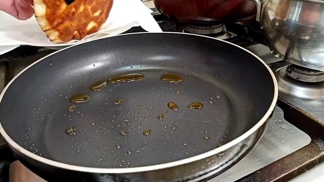 Пироги с фундуком и мягким сыром