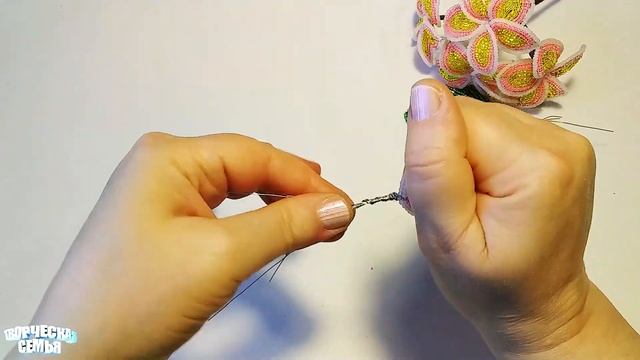 Волшебные цветы из бисера 
