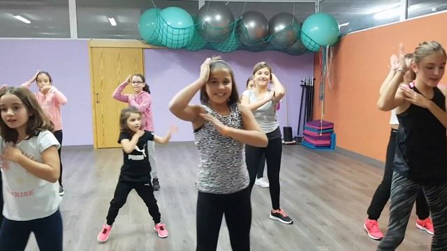 Zumba Kids Macarena смотреть онлайн