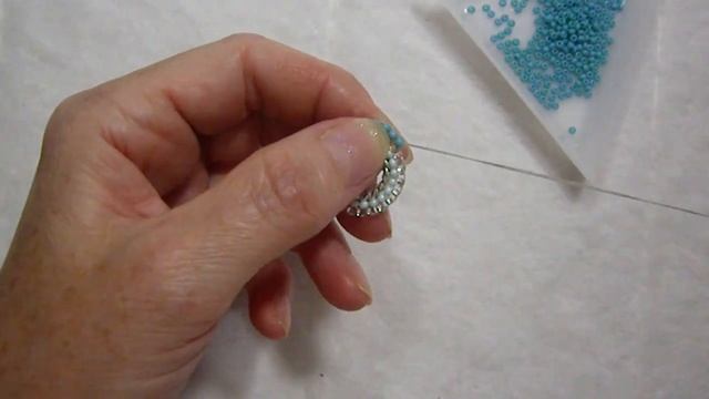 Лёгкие и блестящие серьги из бисера.Light beaded earrings with your own hands for beginners. смотреть онлайн