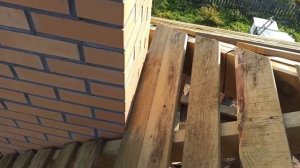 Обход трубы дымохода на кровле из металлочерепицы. Нижняя ендова. Вальмовая крыша своими руками.