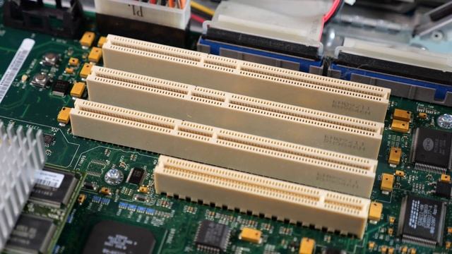 Apple's Radically Different Late-90s Desktop! смотреть онлайн