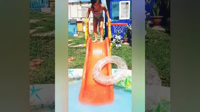 Бассейн + Горка = Аквапарк у себя дома #shorts смотреть онлайн