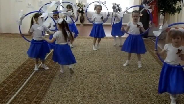 Спортивный танец с обручами смотреть онлайн