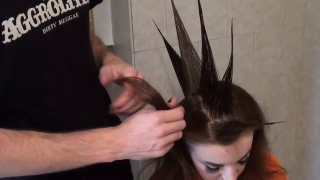 How to Do Liberty Spikes with Erin Micklow смотреть онлайн