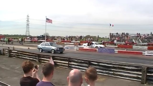 Audi r8 v10 abused by a mk3 escort. York dragway. смотреть онлайн