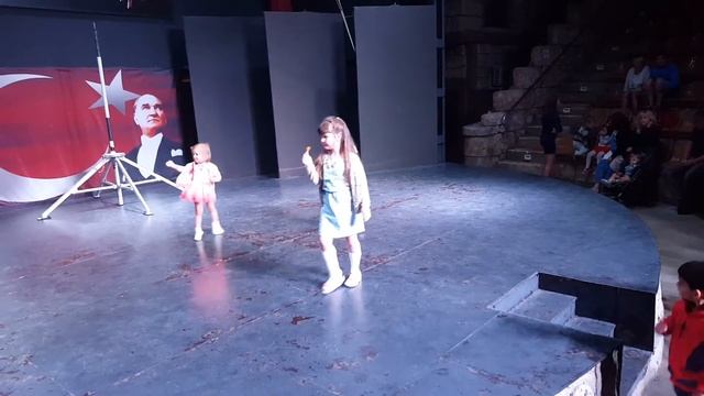 Mein jumper tanzt.? смотреть онлайн