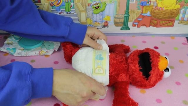 Learn HOW TO CHANGE A DIRTY DIAPER - Elmo Laughing & Kinder Surprise Egg Kids Toy Fun смотреть онлайн