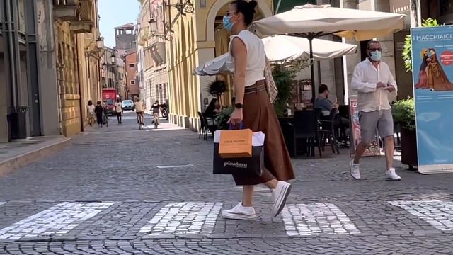 Как одеваются итальянки этим летом смотреть онлайн