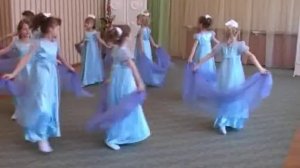 ТАНЕЦ С ШАРФАМИ из серии "Бал в детском саду"