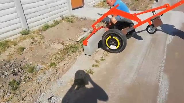 Захват установщик транспортёр дорожных бордюров.brukkov. смотреть онлайн