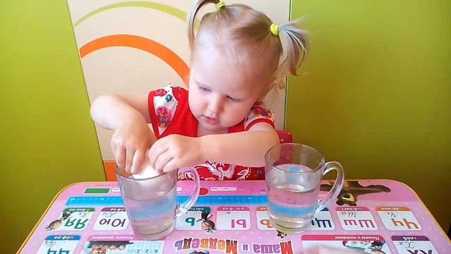 Домашние детские опыты: почему яйцо в воде не тонет. Видео для детей смотреть онлайн