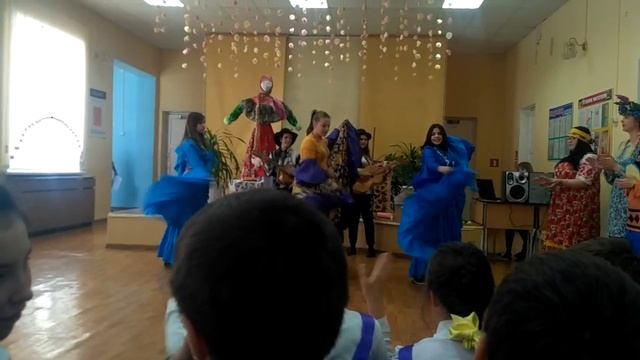 Выступала в школе танец "цыганка " смотреть онлайн
